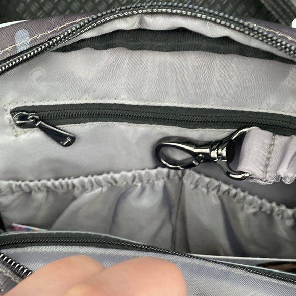 NEW Lug Boxcar crossbody/belt bag NWT in brushed camo black - Picture 4 of 4